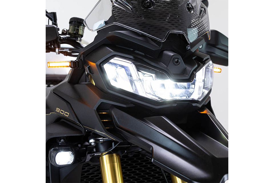 Moto Voge 900 DSX Black + Baul